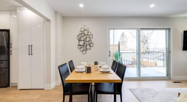 Spacious vacation home | Pets allowed — photo 3