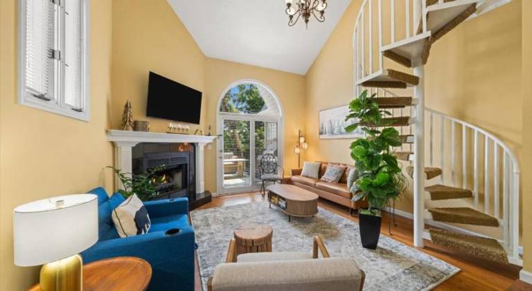 Chalet with pool & jacuzzi in Pigeon Forge, TN