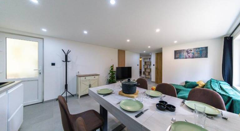 Apartment with jacuzzi — photo 4