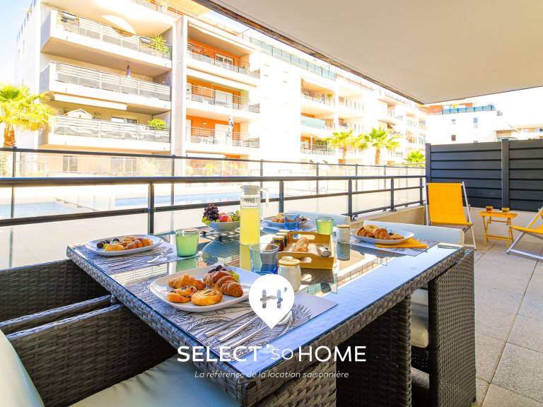 Apartment with pool — photo 2