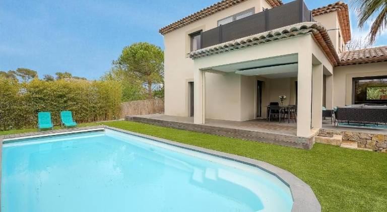 Villa with pool in Valbonne