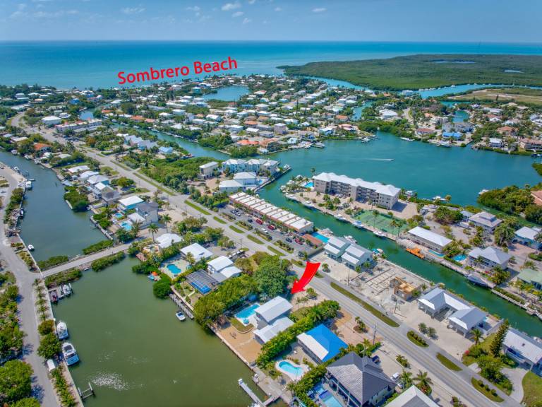 Easy Breezy Family Complex 5BR 3BTH 100ft Dock, Pool, & Beach! — photo 5