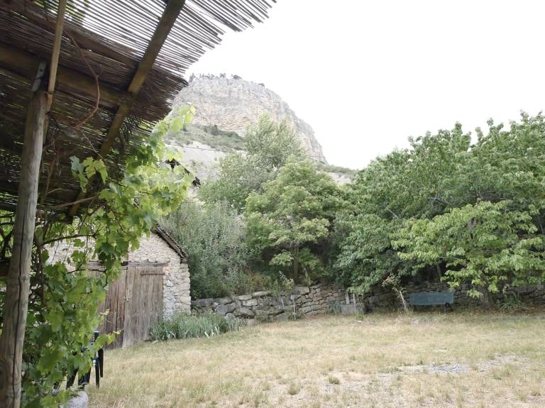 Gite with yard & BBQ — photo 3