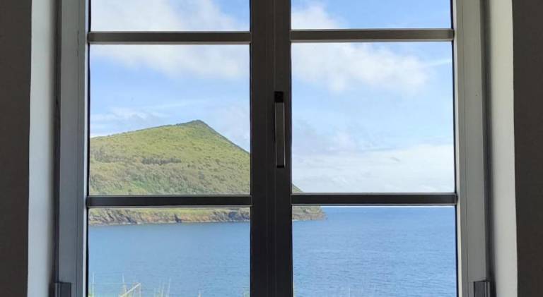Pleasant vacation home with yard | Good for workation | Pet-friendly in Angra do Heroismo