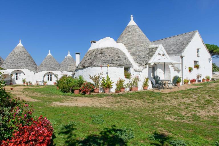 B b Masseria Pozzo Tre Pile dates back to the eighteenth century in Franca
