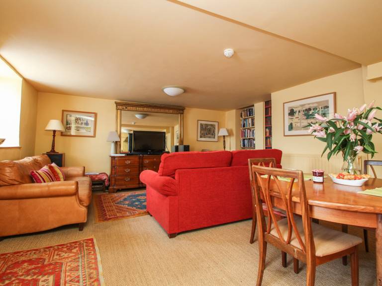 Cottage with yard | Beach view — photo 3