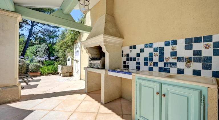 Villa with barbecue, garden & private pool — photo 4