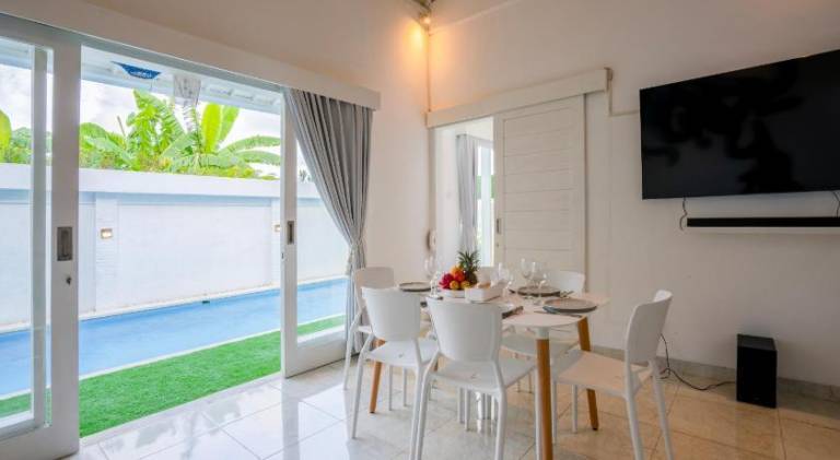 Vacation home with private pool — photo 3