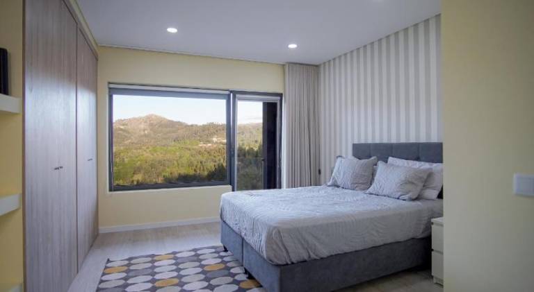 Vacation home with pool, terrace & garden in Braga