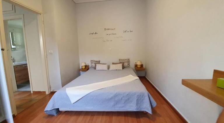 Holiday apartment with terrace & yard — photo 2