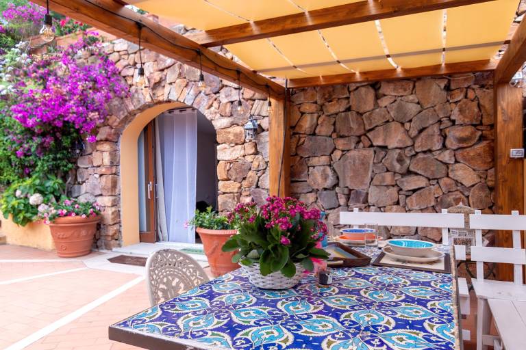 Rental apartment with patio, garden & pool | Suitable for remote work in Olbia