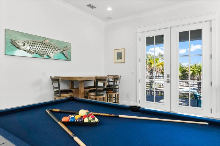 House with BBQ & private pool | City view — photo 4