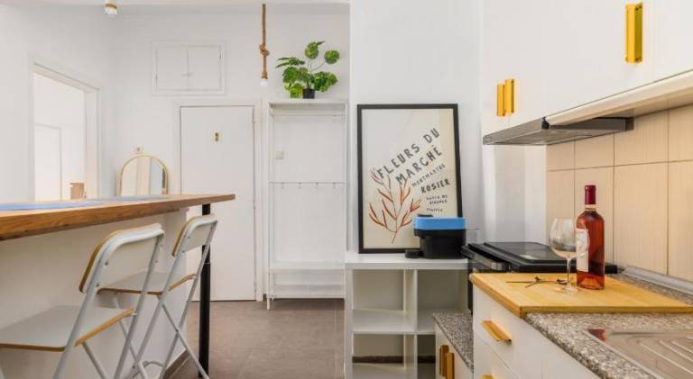 Nice rental apartment with patio | Near Yeni Mosque | Perfect for remote work | Pets are welcome — photo 3