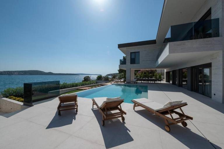 Luxury Beachfront Villa Malia Trogir with Pool — photo 5