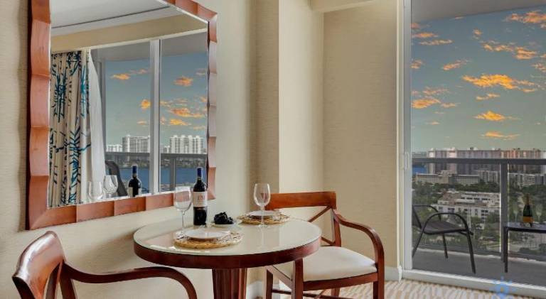 Luxurious Beach Resort Balcony — photo 2