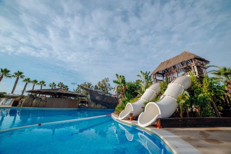 Camping suite with heated pool, jacuzzi & sauna — photo 2