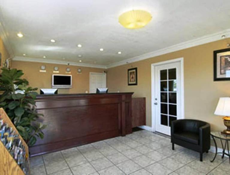 Park Avenue Inn and Suites — photo 4