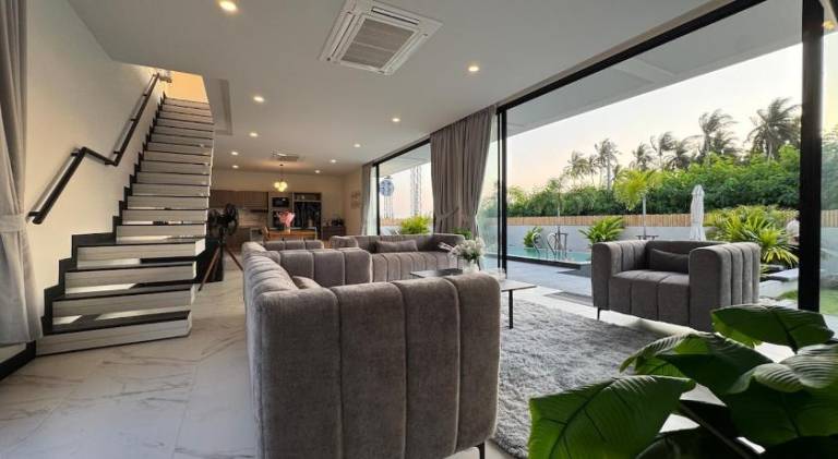 Villa with pool & jacuzzi — photo 3