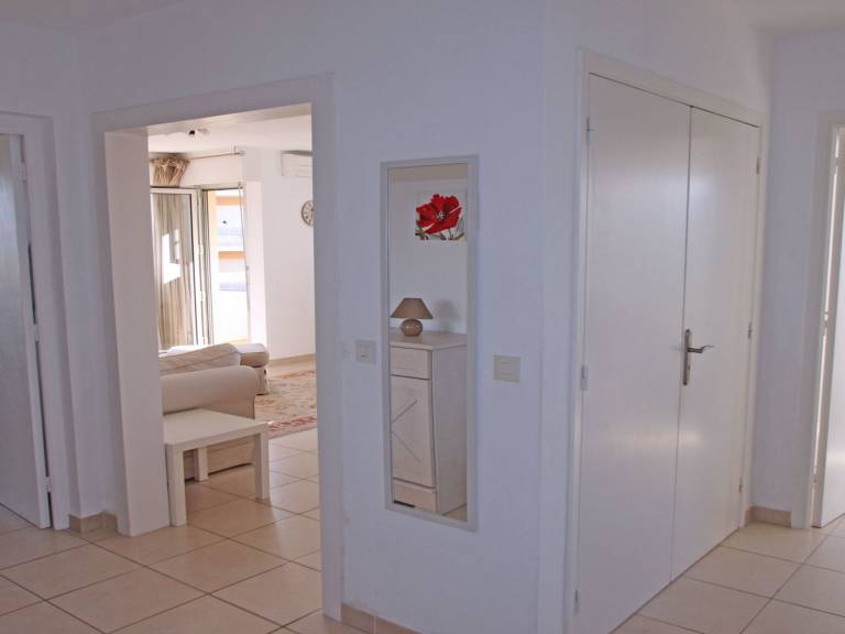 Rental apartment with terrace — photo 2