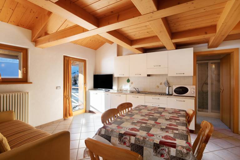Holiday apartment with fast internet, grill & garden | Garden view — photo 3