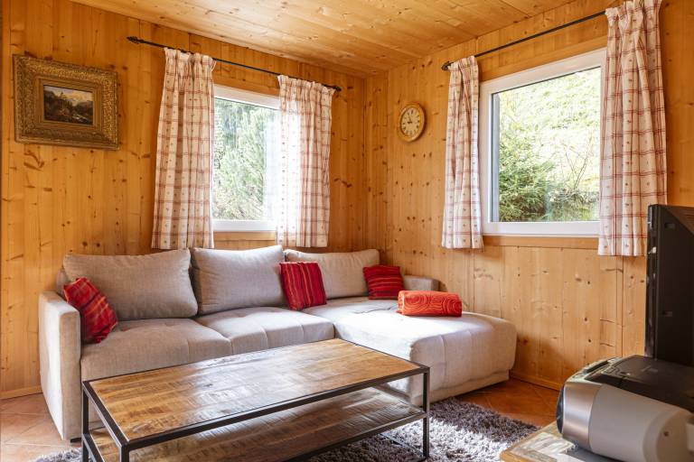 Chalet with yard, sauna & patio — photo 3