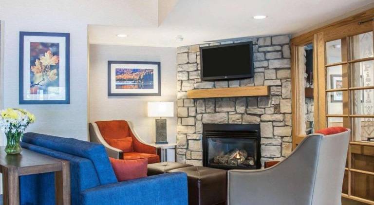 Comfort Inn & Suites Sturbridge-Brimfield — photo 5