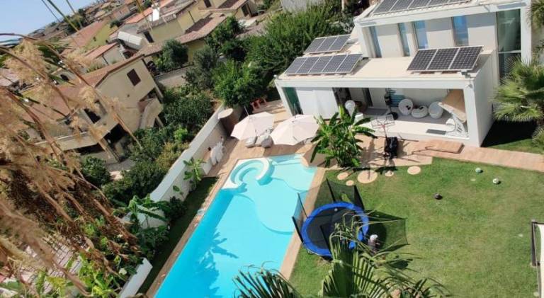 Villa with patio, pool & jacuzzi in Fiumicino