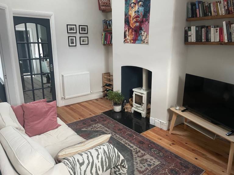 Central Dublin 2 Bed House Sleeps 4 WiFi