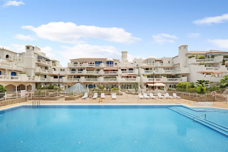 Apartamento Parque Lotos with Mountain View, Pool, Wi-Fi & Terrace — photo 2