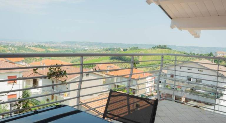 Morelli's Suite Home — photo 3