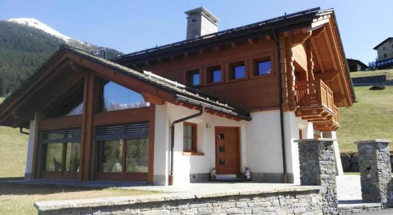 Chalet with terrace, yard & BBQ in Valdidentro