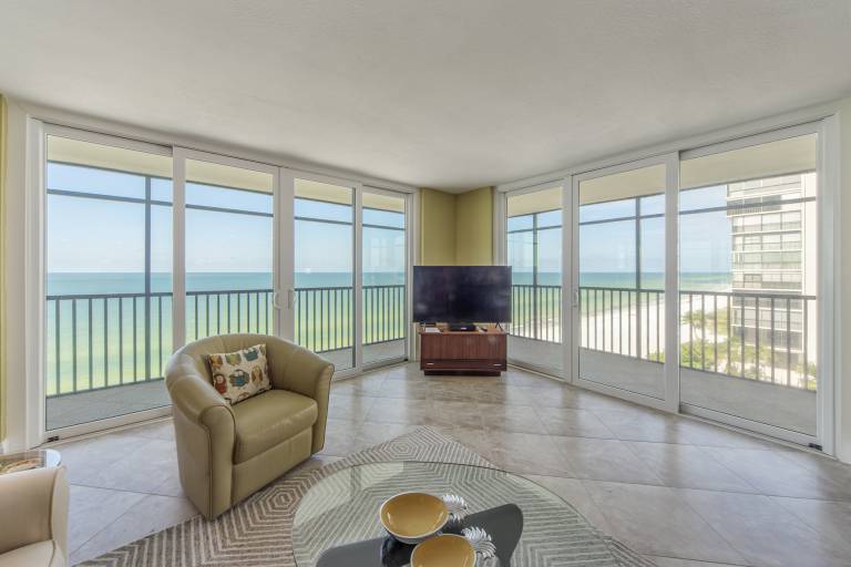Direct Beachfront Unit Shores of Madeira 505