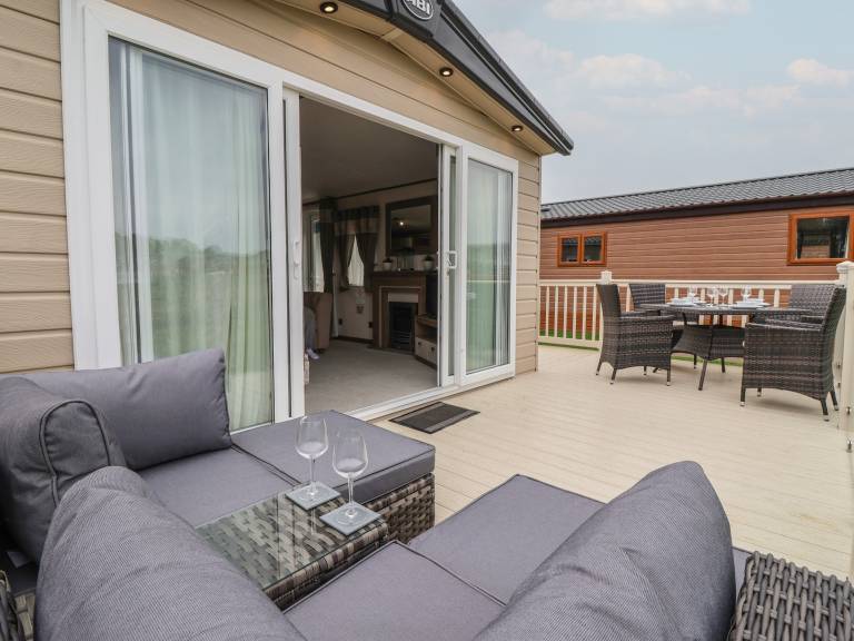 Cottage with yard | Beach view in Scarborough