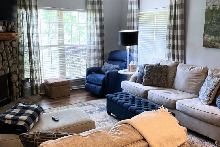 Fully equipped charming vacation home with jacuzzi & heated pool | Dogs allowed — photo 4