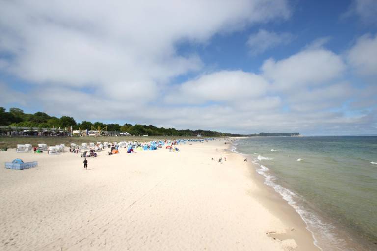 nah am Meer, ruhige Lage, Schwimmbad- und Saunanutzung - Reethaus Göhren FeWo 01 — photo 2