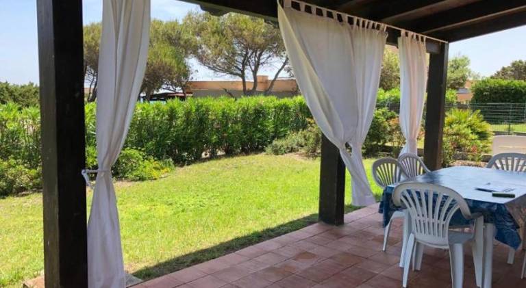 Apartment with garden & patio in Stintino