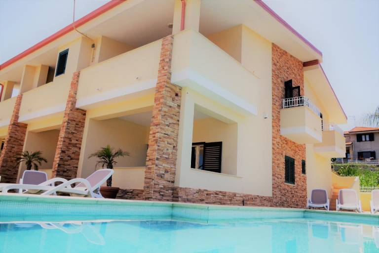 Family-friendly pleasant serviced apartment with pool, sauna & BBQ | Pet-friendly — photo 4