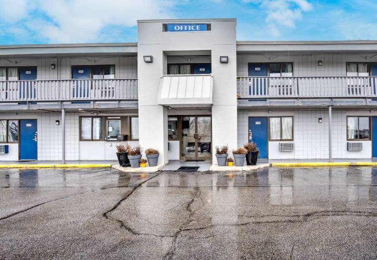 Americas Best Value Inn Bangor — photo 2