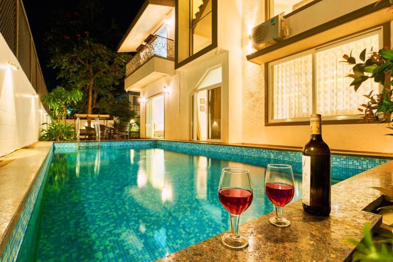 Villa with pool & yard | Pets allowed — photo 3