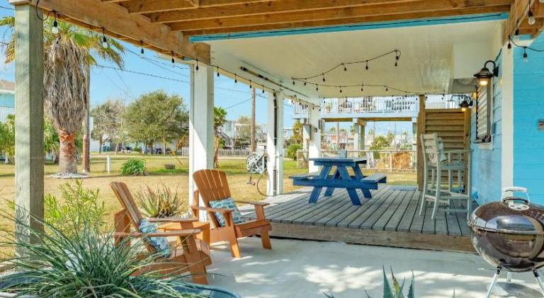 Vacation home with pool, yard & grill in Galveston, TX