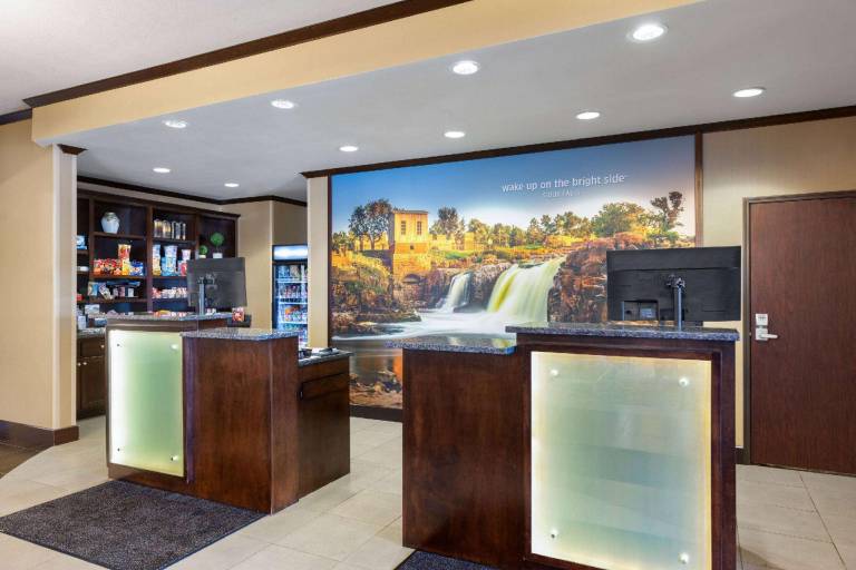 La Quinta Inn & Suites by Wyndham Sioux Falls — photo 5