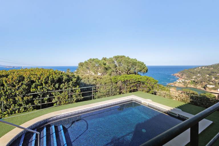 Fully equipped house with fast internet, yard & barbeque | Beach view | Next to the beach | Pets allowed in Begur