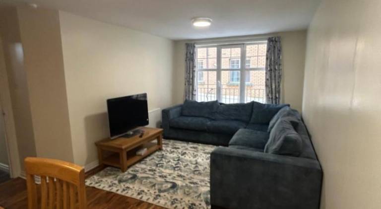 New prime 2 bed 2 bathroom spacious city center apartment with free secure parking — photo 2