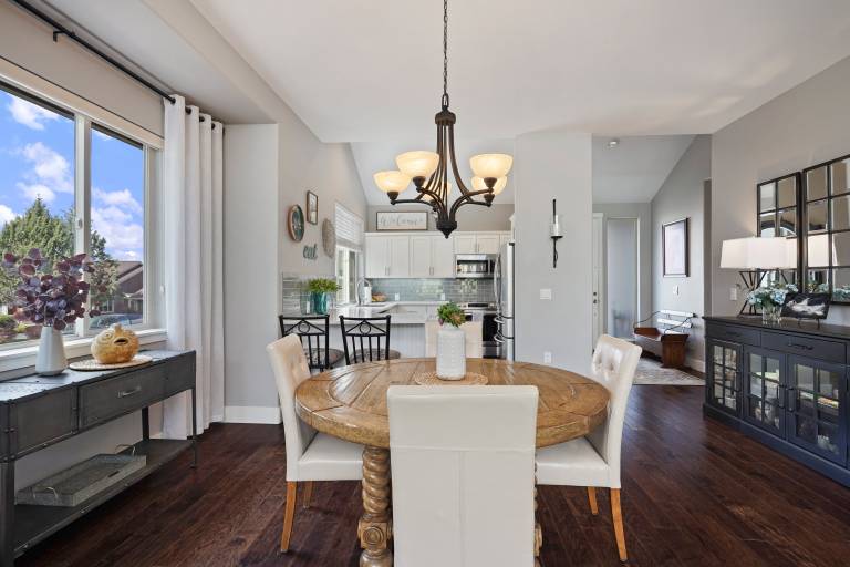 Modern and Light! EV Charger, Pet Friendly, Community Hot Tub & Pool, Lakeside Sports Center, AC — photo 5