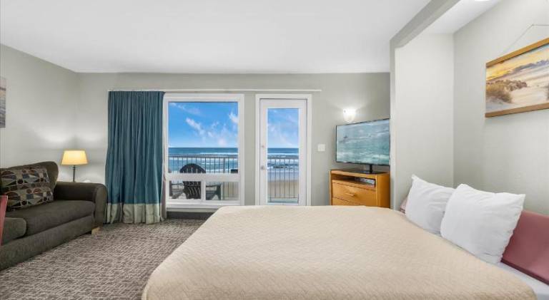 Oceanfront Suite - Heated Indoor Pool - Beach Access — photo 2