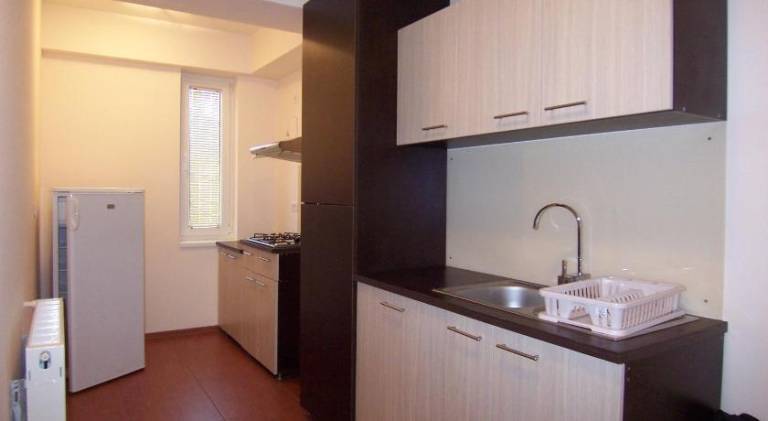 Apartment with barbeque, yard & patio — photo 3