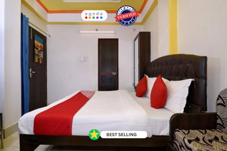 Goroomgo Temple City guest house Varanasi 750 meters from Ganga Assi Ghat in Varanasi