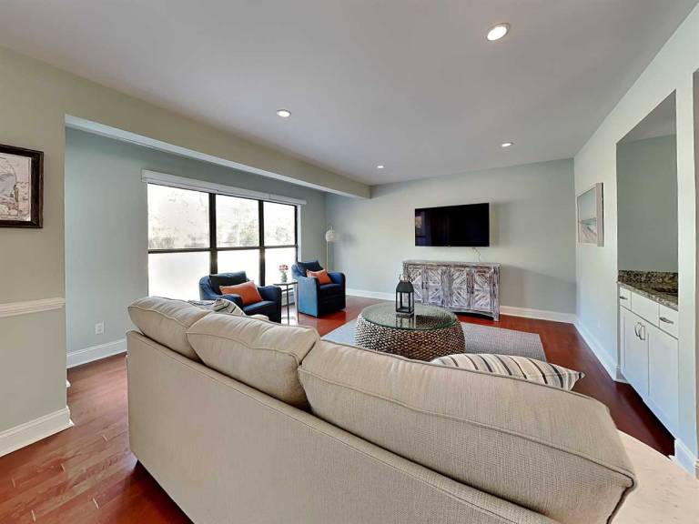 Fully equipped condo with pool | Dogs allowed — photo 2