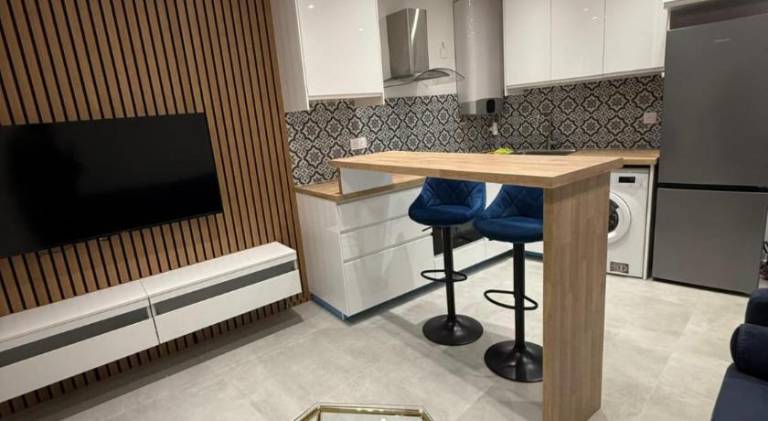 Apartment with 1 room for 4 persons in Versailles