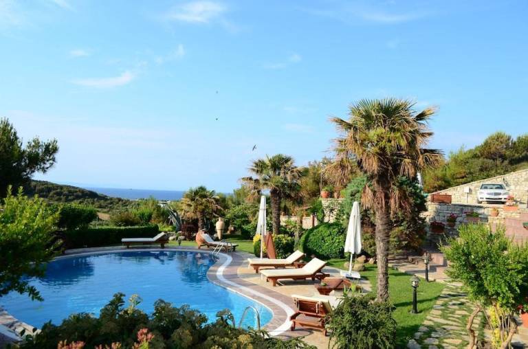 Ada Bacchus Hotel — photo 2